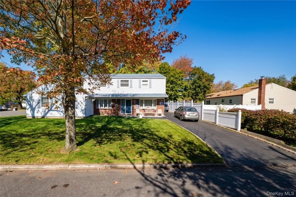 9 Elwin Place, East Northport, NY 11731