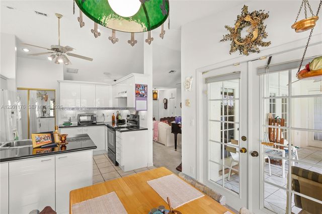 287 NW 37th Way, Deerfield Beach, FL 33442