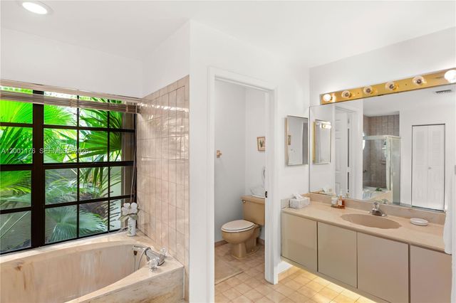 287 NW 37th Way, Deerfield Beach, FL 33442