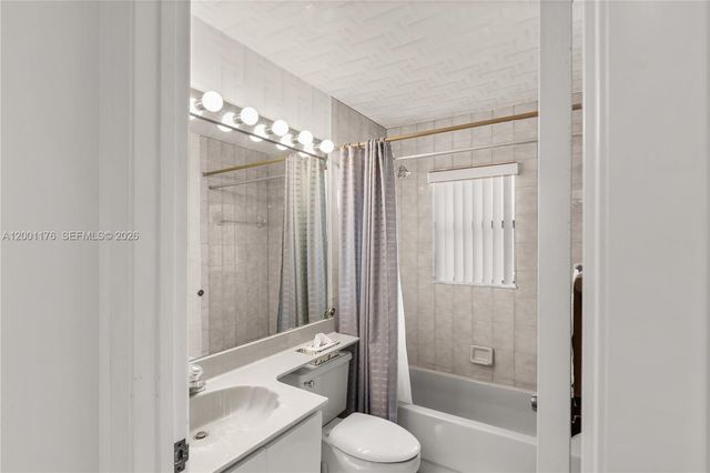 287 NW 37th Way, Deerfield Beach, FL 33442