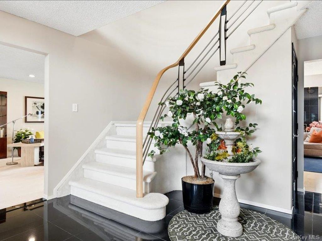 211 Whitewood Drive, Massapequa Park, NY 11762 — photo 3
