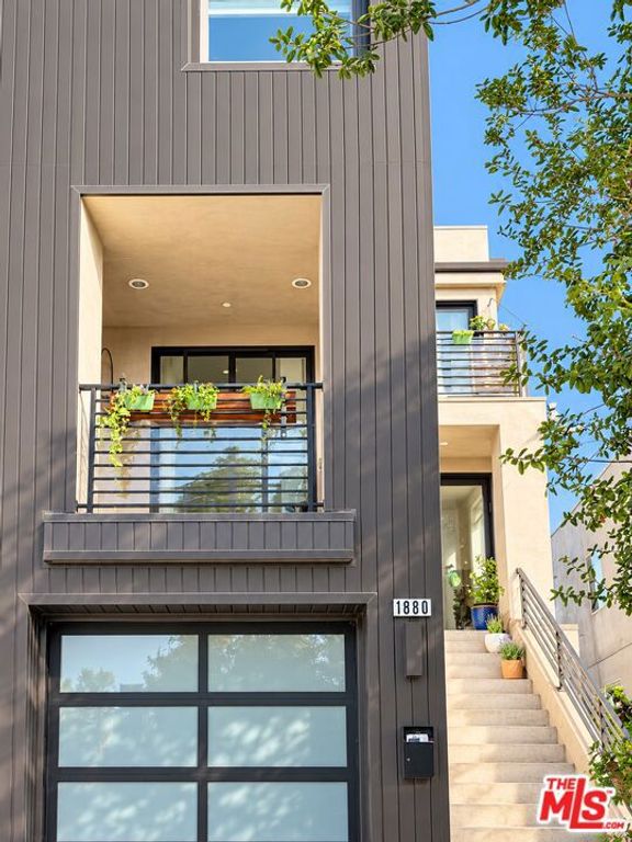 1880 Lucretia Avenue, Los Angeles, CA 90026 — exterior