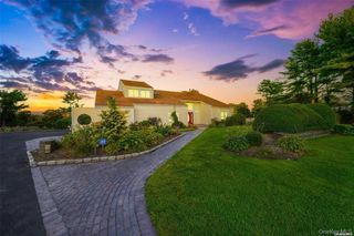 4 Jester Court, Dix Hills, NY 11746