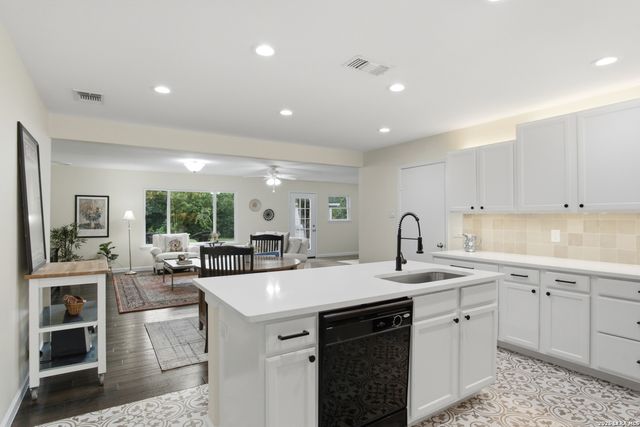1614 MERRIFORD LN, San Antonio, TX 78209