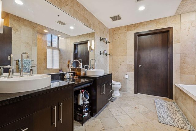 150 Portland Avenue 304, Minneapolis, MN 55401