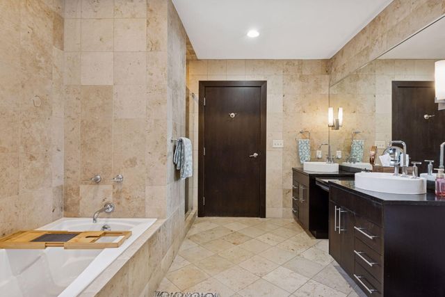 150 Portland Avenue 304, Minneapolis, MN 55401