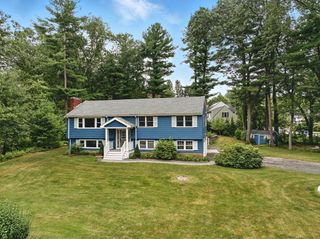 1 Glenridge Dr, Bedford, MA 01730
