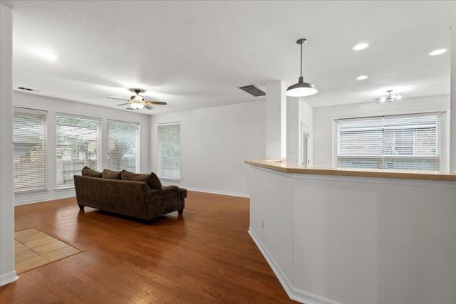 2304 Village View LOOP, Pflugerville, TX 78660
