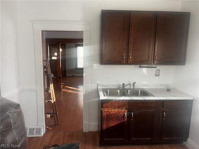 14208 Kingsford Avenue, Cleveland, OH 44128