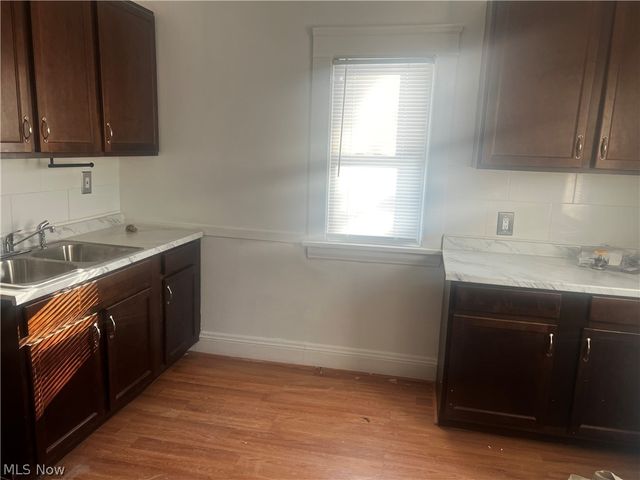 14208 Kingsford Avenue, Cleveland, OH 44128