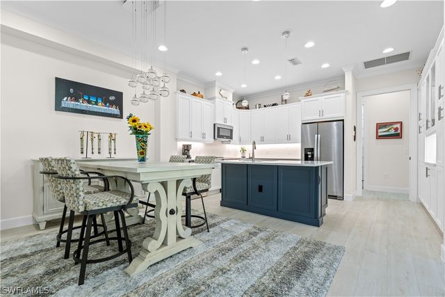 8781 Yucatan CT, Naples, FL 34112