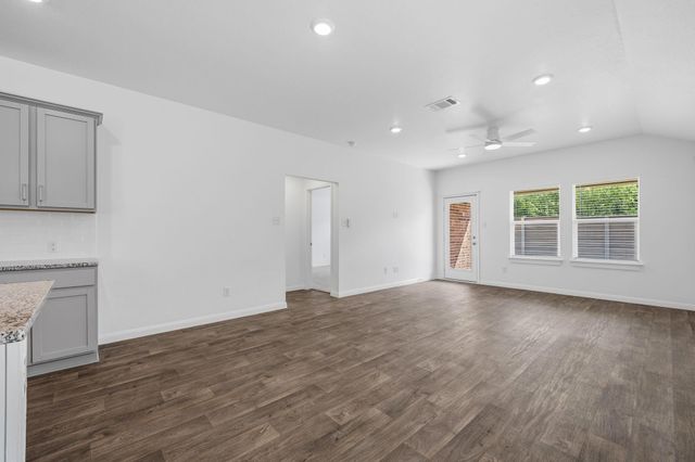 158 Jayden DR, Kyle, TX 78640