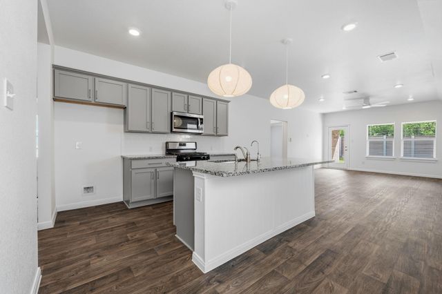 158 Jayden DR, Kyle, TX 78640