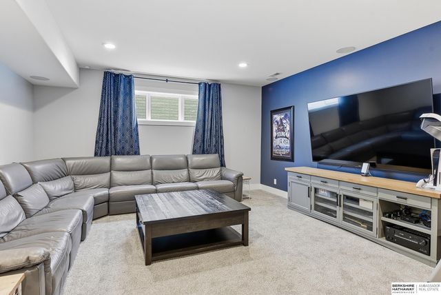 21519 Grover Street, Elkhorn, NE 68022
