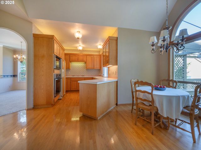 2037 MORNING VIEW Dr, Eugene, OR 97405