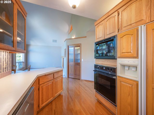 2037 MORNING VIEW Dr, Eugene, OR 97405