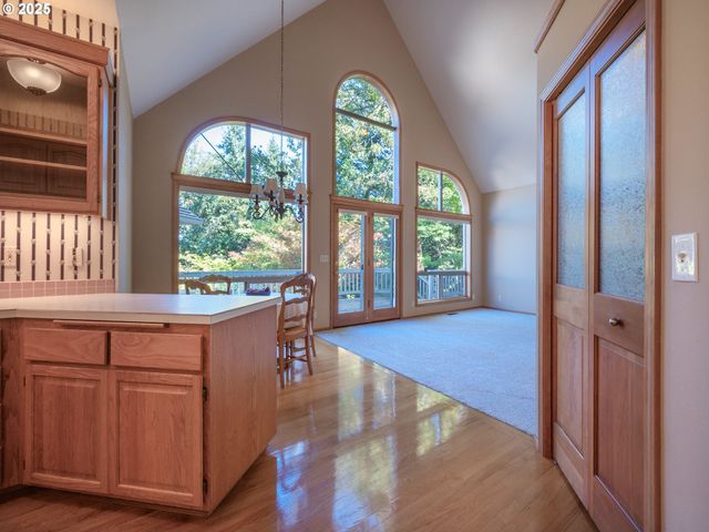 2037 MORNING VIEW Dr, Eugene, OR 97405