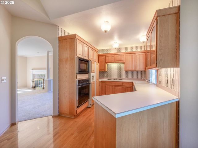 2037 MORNING VIEW Dr, Eugene, OR 97405