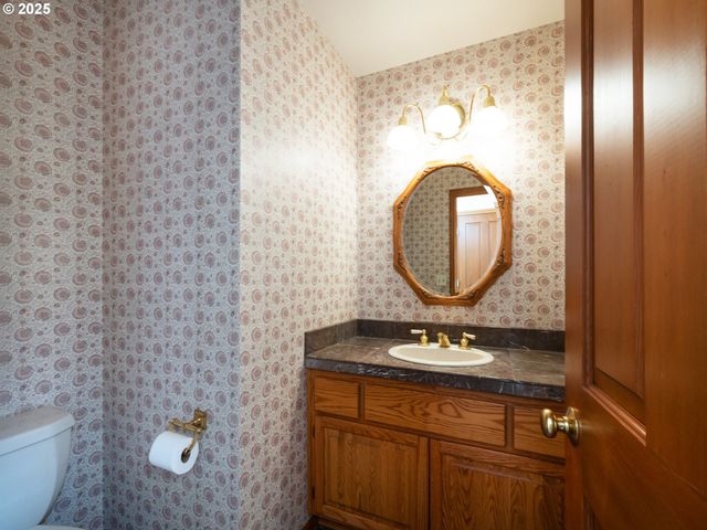 2037 MORNING VIEW Dr, Eugene, OR 97405