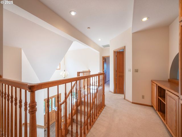 2037 MORNING VIEW Dr, Eugene, OR 97405