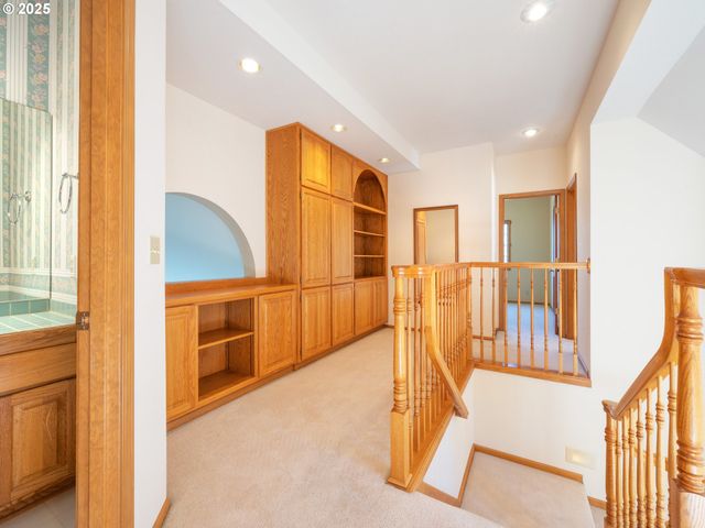 2037 MORNING VIEW Dr, Eugene, OR 97405