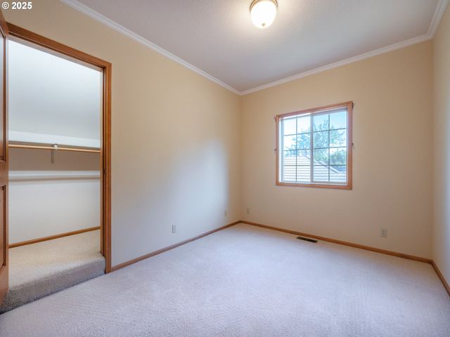 2037 MORNING VIEW Dr, Eugene, OR 97405