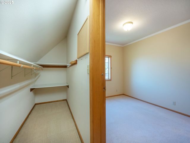 2037 MORNING VIEW Dr, Eugene, OR 97405