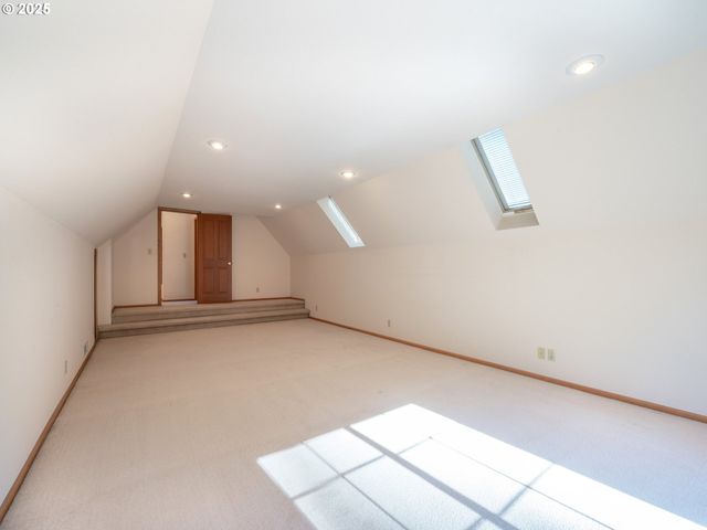 2037 MORNING VIEW Dr, Eugene, OR 97405