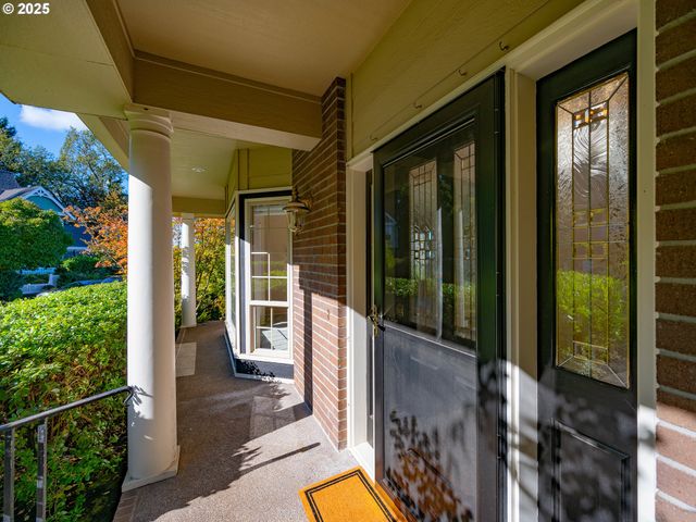 2037 MORNING VIEW Dr, Eugene, OR 97405