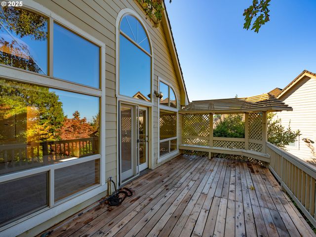 2037 MORNING VIEW Dr, Eugene, OR 97405