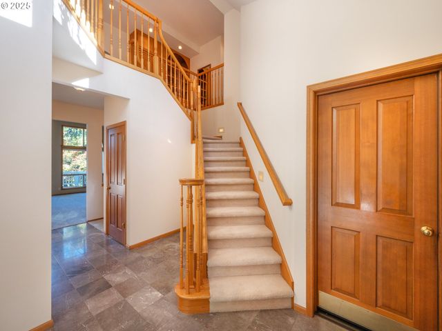 2037 MORNING VIEW Dr, Eugene, OR 97405