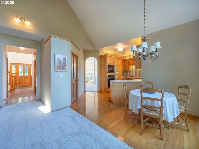 2037 MORNING VIEW Dr, Eugene, OR 97405