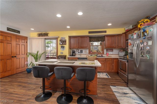 530 Midvale Mine Road SE, New Philadelphia, OH 44663