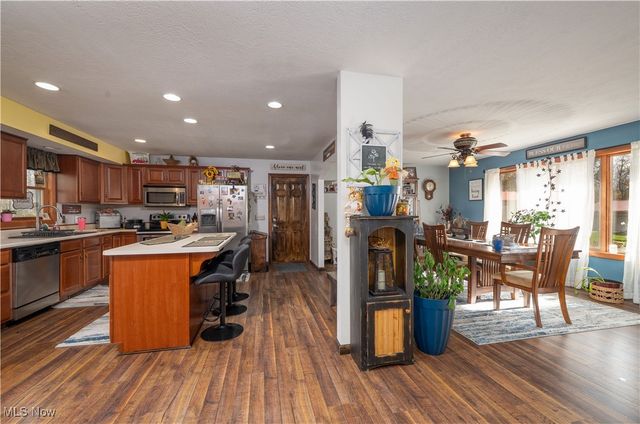 530 Midvale Mine Road SE, New Philadelphia, OH 44663