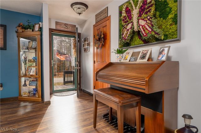 530 Midvale Mine Road SE, New Philadelphia, OH 44663