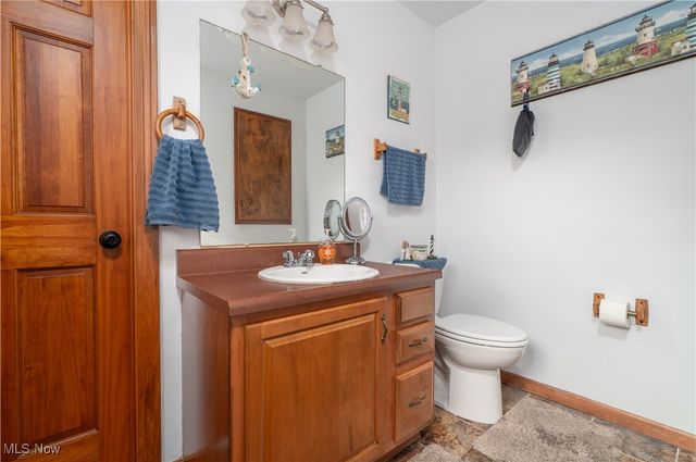 530 Midvale Mine Road SE, New Philadelphia, OH 44663