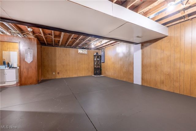 530 Midvale Mine Road SE, New Philadelphia, OH 44663