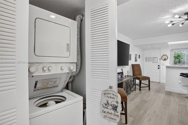 800 SW 137th Ave 411G, Pembroke Pines, FL 33027