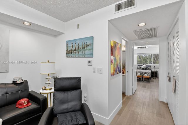 800 SW 137th Ave 411G, Pembroke Pines, FL 33027