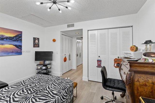 800 SW 137th Ave 411G, Pembroke Pines, FL 33027