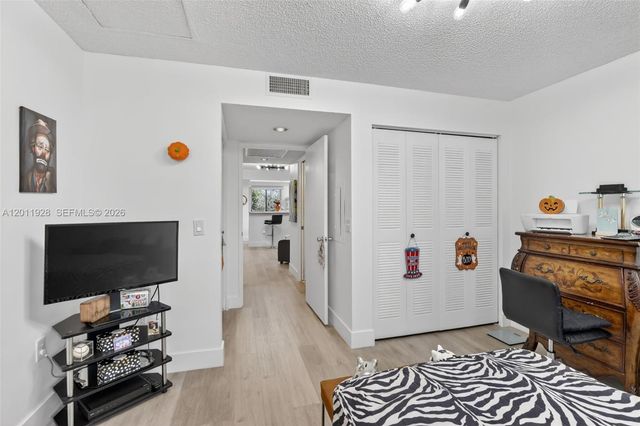800 SW 137th Ave 411G, Pembroke Pines, FL 33027
