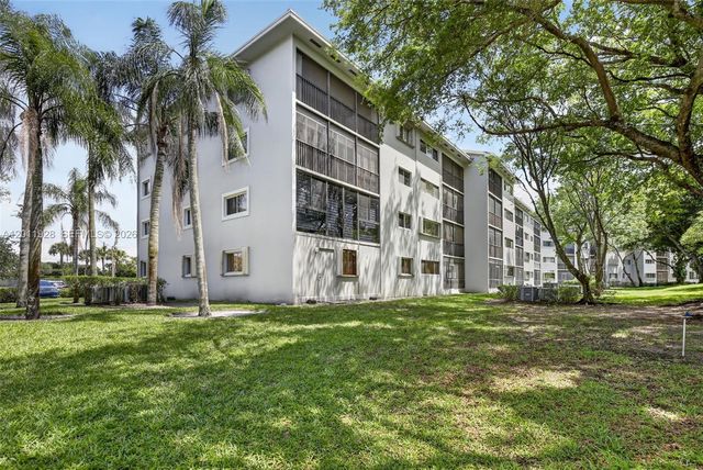 800 SW 137th Ave 411G, Pembroke Pines, FL 33027