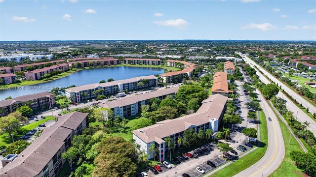 800 SW 137th Ave 411G, Pembroke Pines, FL 33027