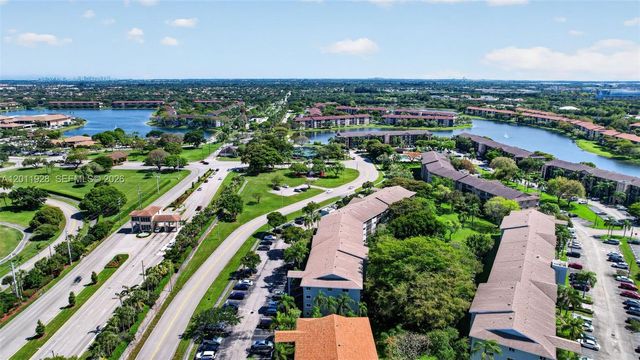 800 SW 137th Ave 411G, Pembroke Pines, FL 33027