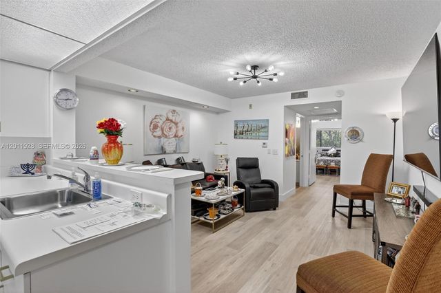 800 SW 137th Ave 411G, Pembroke Pines, FL 33027