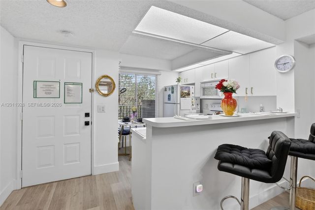 800 SW 137th Ave 411G, Pembroke Pines, FL 33027
