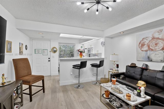 800 SW 137th Ave 411G, Pembroke Pines, FL 33027