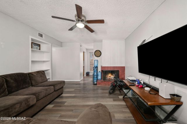 1620 N Wilmot Rd Unit J208, Tucson, AZ 85712