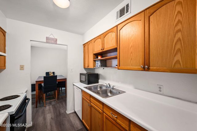 1620 N Wilmot Rd Unit J208, Tucson, AZ 85712