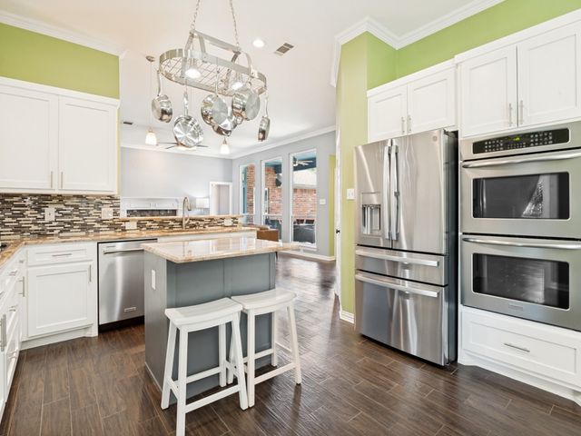 9502 Valley Lake Lane, Irving, TX 75063